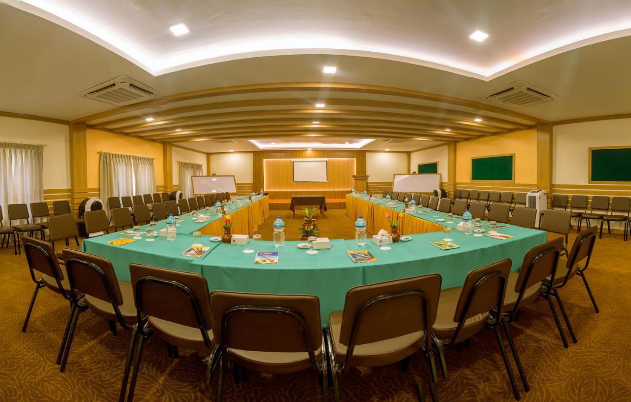 Park Safari Resort Sauraha Zewnętrze zdjęcie