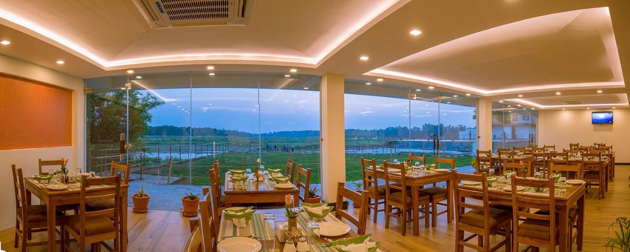 Park Safari Resort Sauraha Zewnętrze zdjęcie
