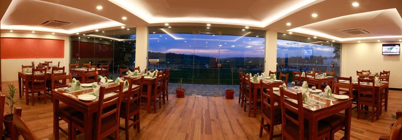 Park Safari Resort Sauraha Zewnętrze zdjęcie
