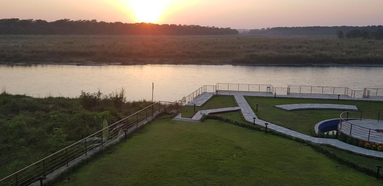 Park Safari Resort Sauraha Zewnętrze zdjęcie