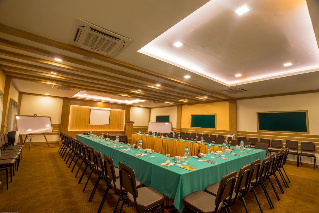 Park Safari Resort Sauraha Zewnętrze zdjęcie