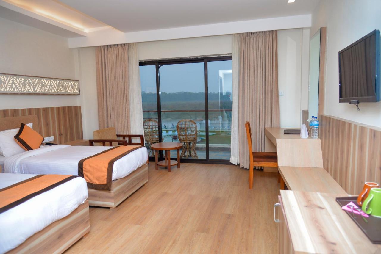 Park Safari Resort Sauraha Zewnętrze zdjęcie