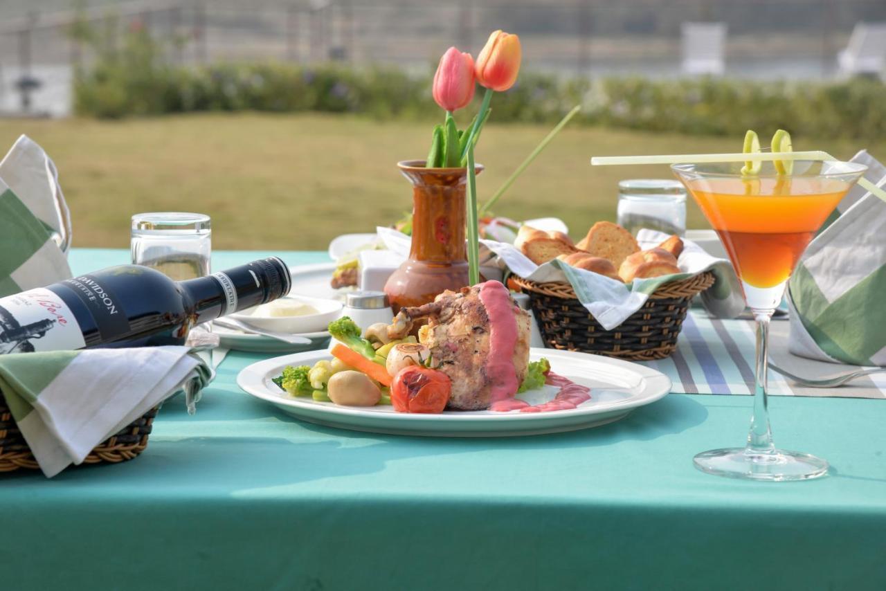 Park Safari Resort Sauraha Zewnętrze zdjęcie