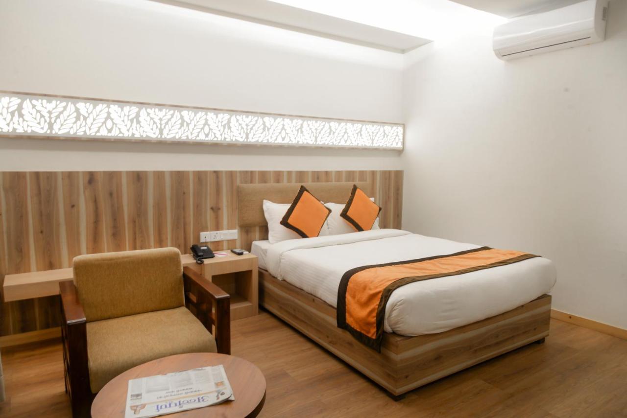 Park Safari Resort Sauraha Zewnętrze zdjęcie