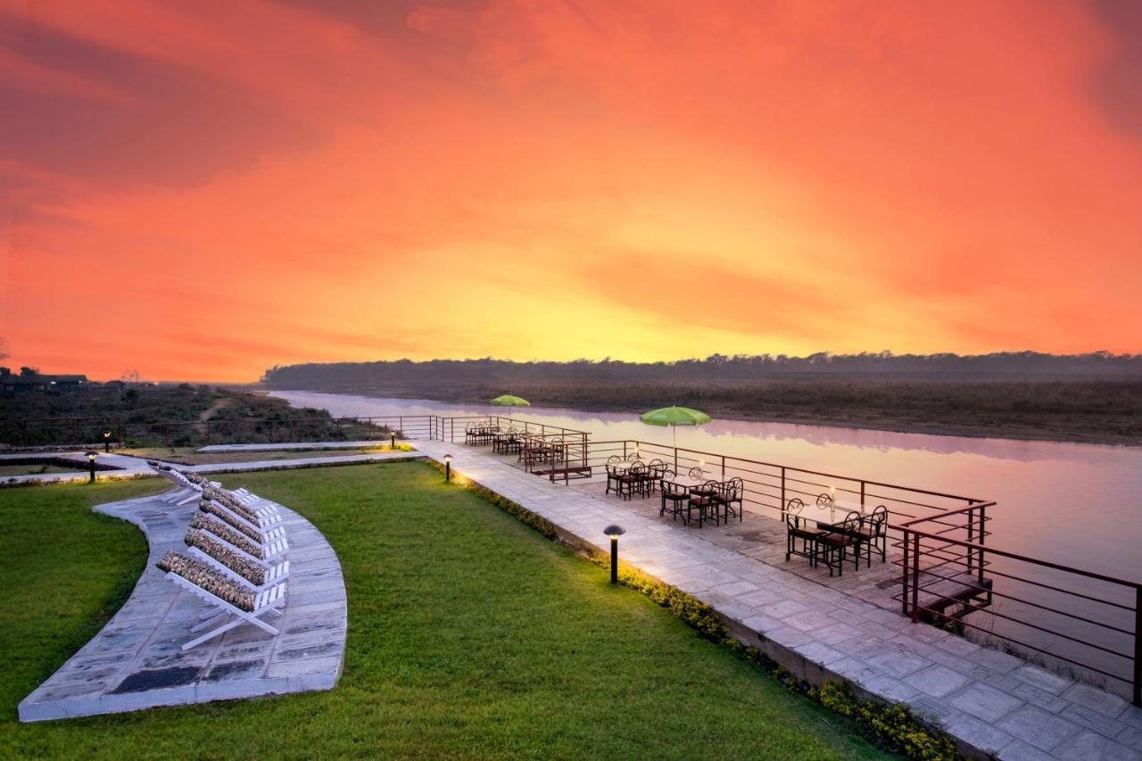 Park Safari Resort Sauraha Zewnętrze zdjęcie