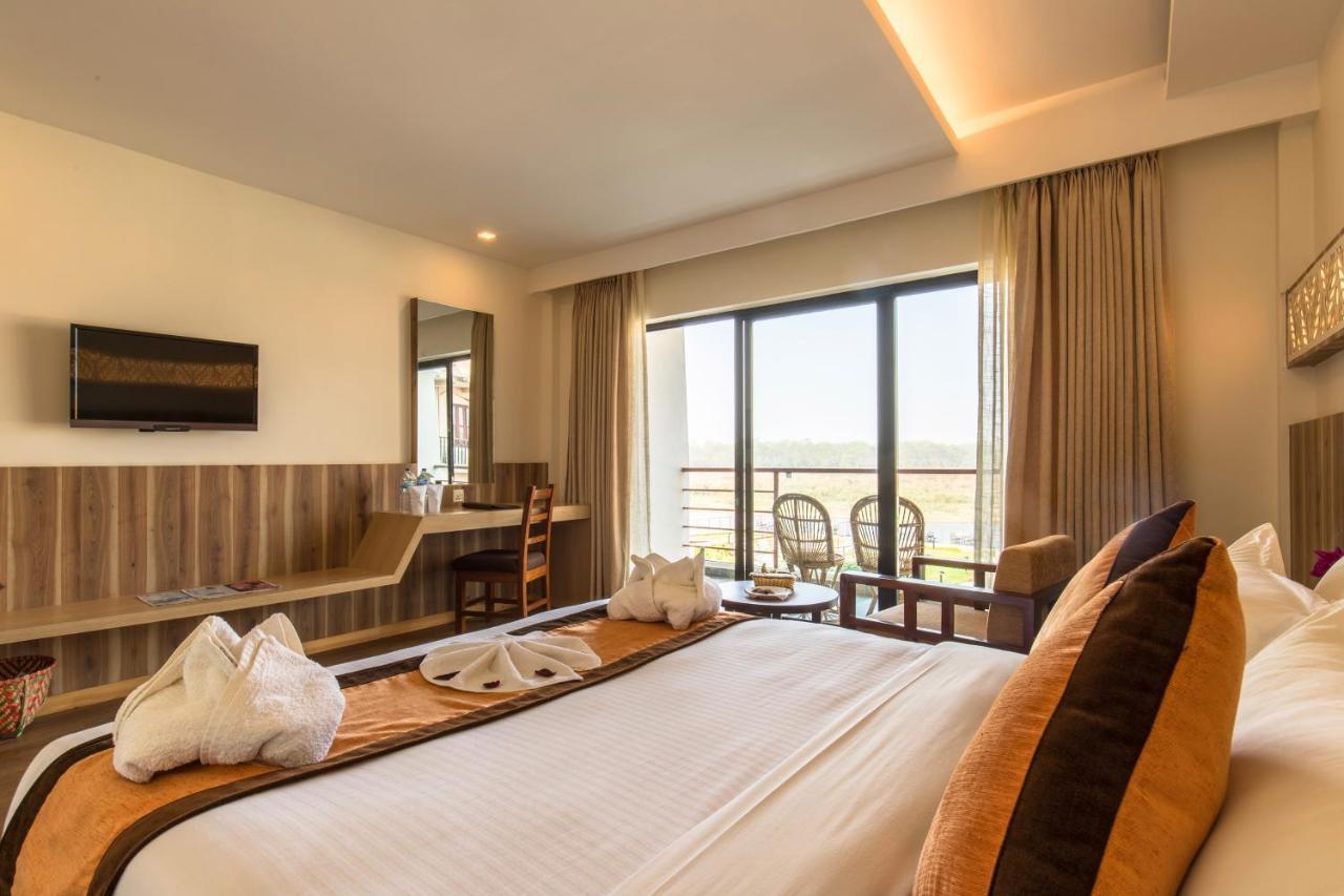 Park Safari Resort Sauraha Zewnętrze zdjęcie